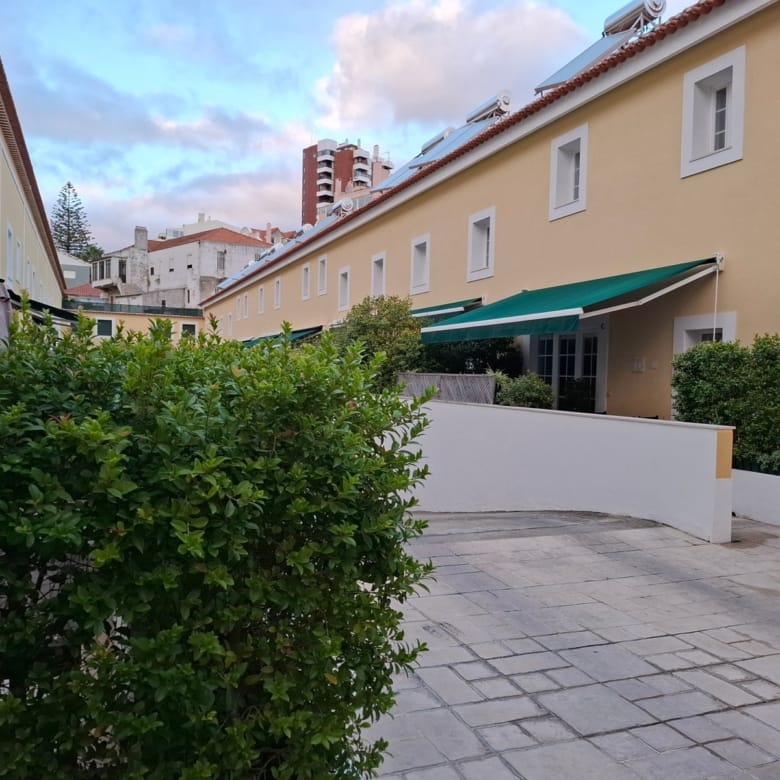 Moradia T3 no Monte Estoril, mobilada e equipada