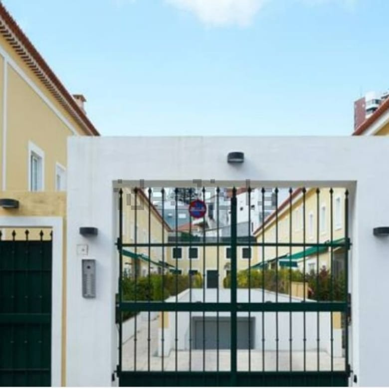 Moradia T3 no Monte Estoril, mobilada e equipada