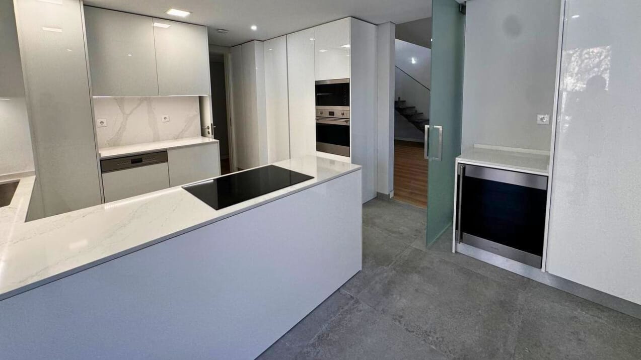 Apartamento T3+1, Novo em Carcavelos