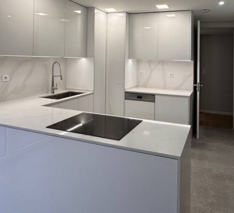 Apartamento T3+1, Novo em Carcavelos