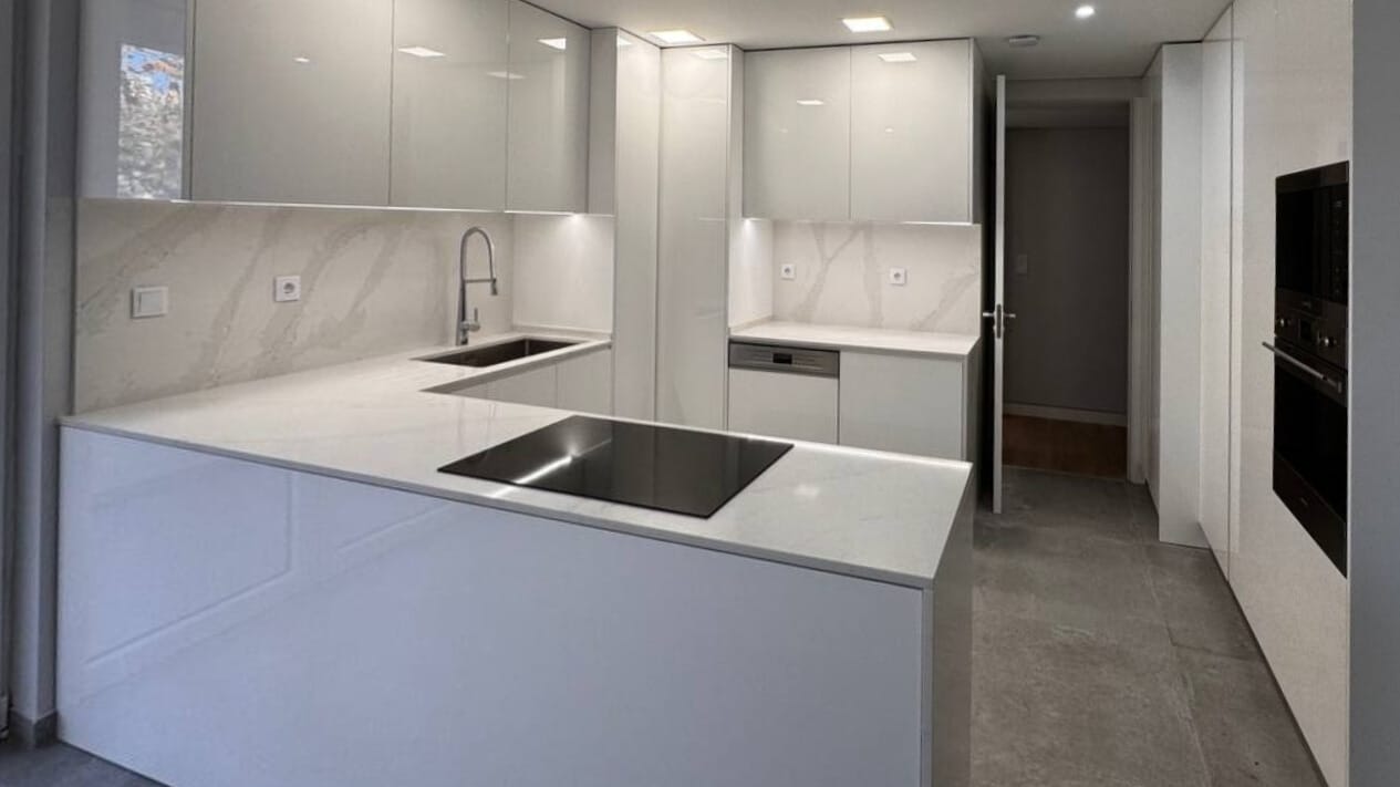 Apartamento T3+1, Novo em Carcavelos