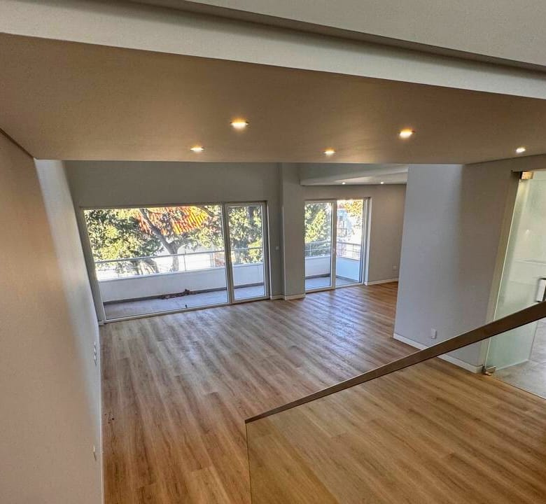 Apartamento T3+1, Novo em Carcavelos