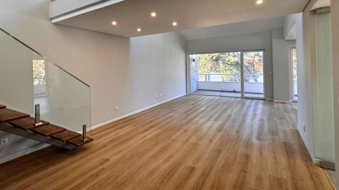 Apartamento T3+1, Novo em Carcavelos
