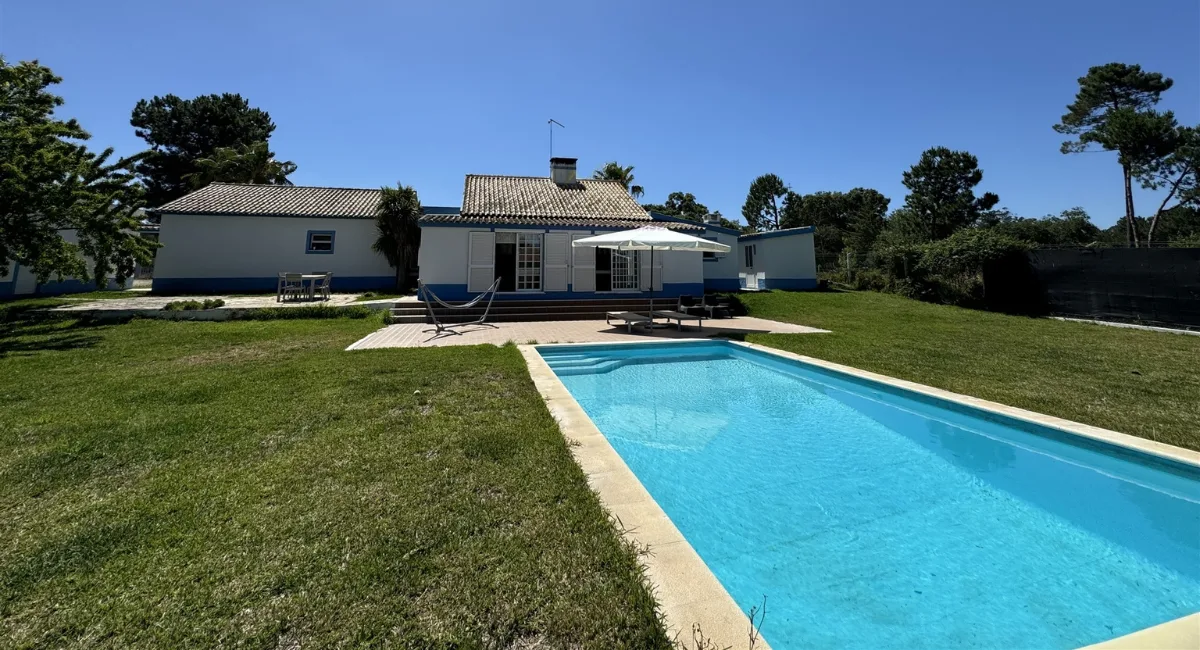 Quinta em Azeitão com 3ha e Casa T4 com 299m2