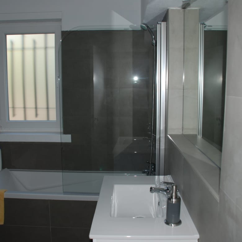 Casa T6 de arquitetura modernista estilo racionalista em Cascais