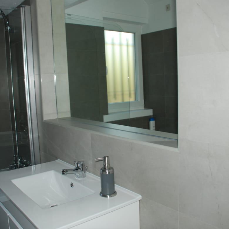 Casa T6 de arquitetura modernista estilo racionalista em Cascais