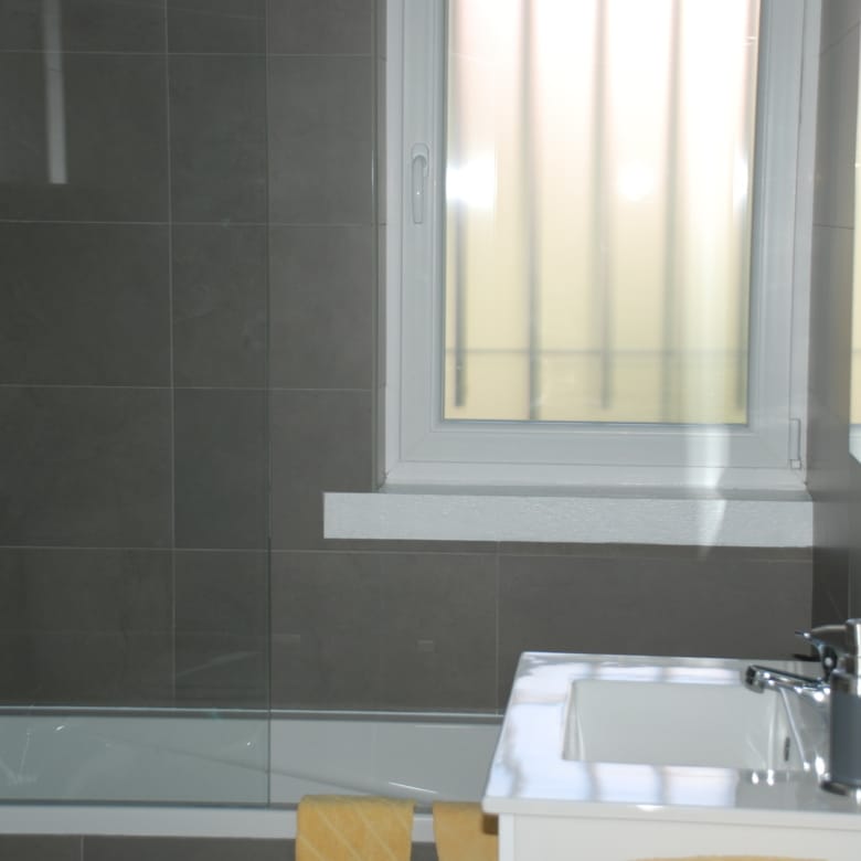 Casa T6 de arquitetura modernista estilo racionalista em Cascais