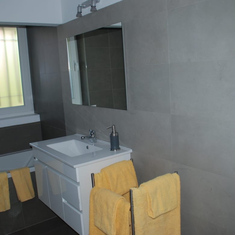 Casa T6 de arquitetura modernista estilo racionalista em Cascais