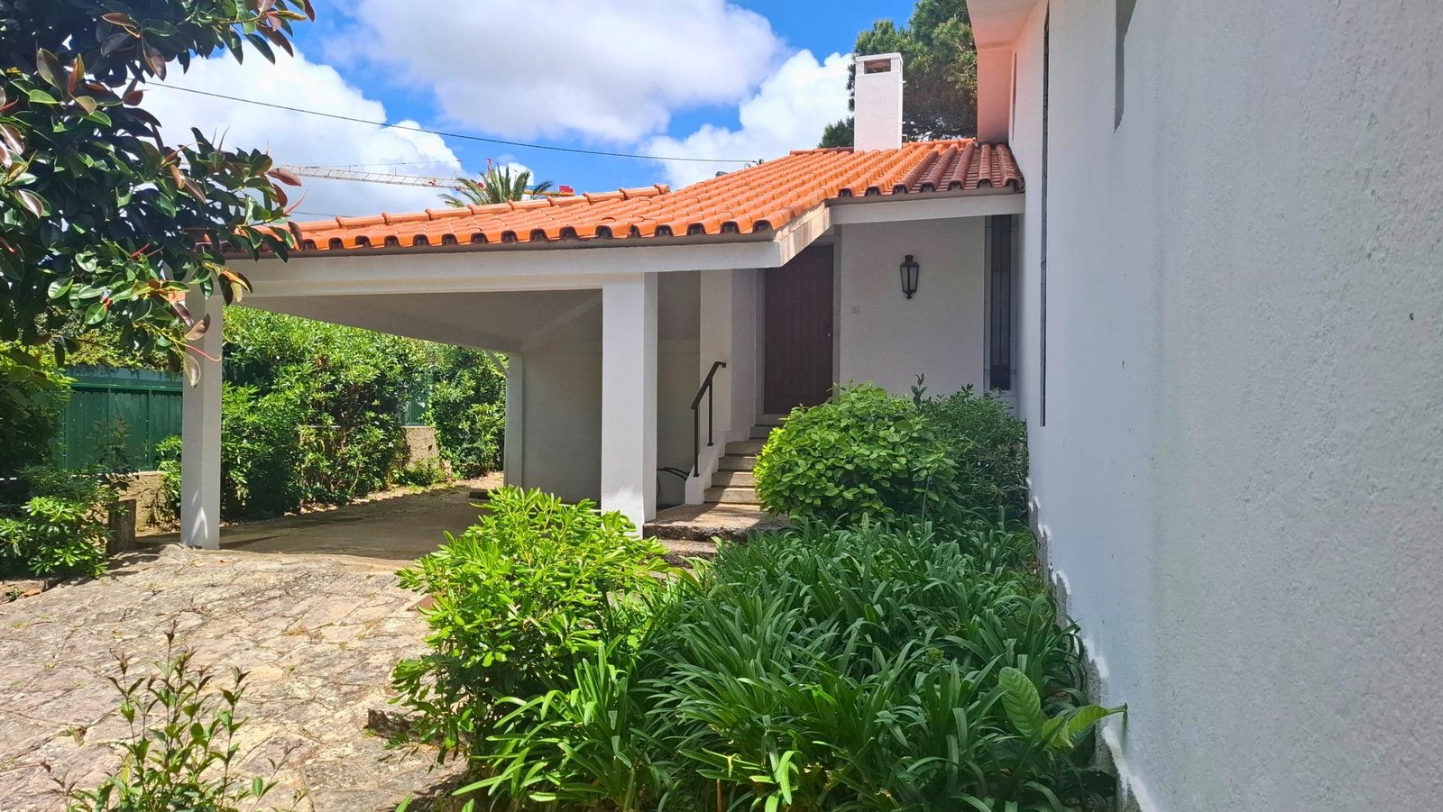 Casa T6 de arquitetura modernista estilo racionalista em Cascais