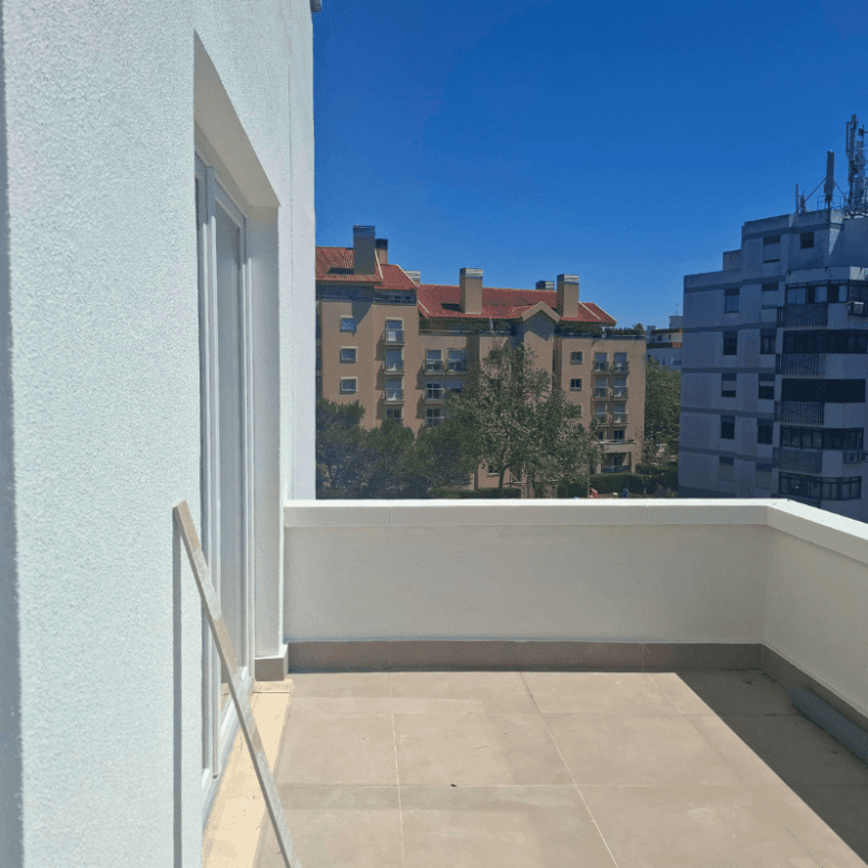 Apartamento T3 com 143m² e generoso terraço